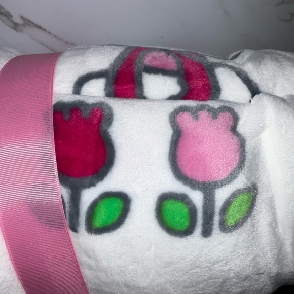 Hello Kitty queen size tulip & mushroom plush blanket - Picture 2 of 6